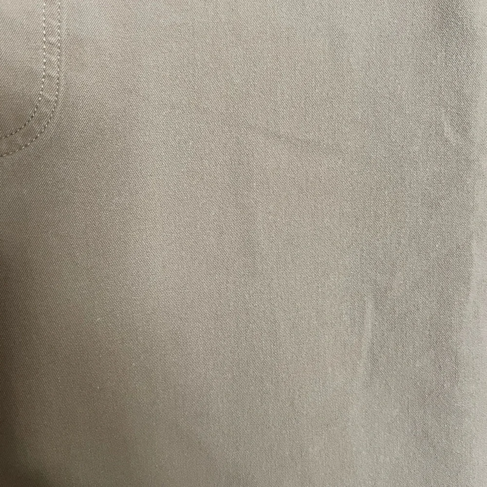 ISAAC MIZRAHI Classic Pull On Casual Capri‎ Length Khaki Pants Tan Women's Sz 10